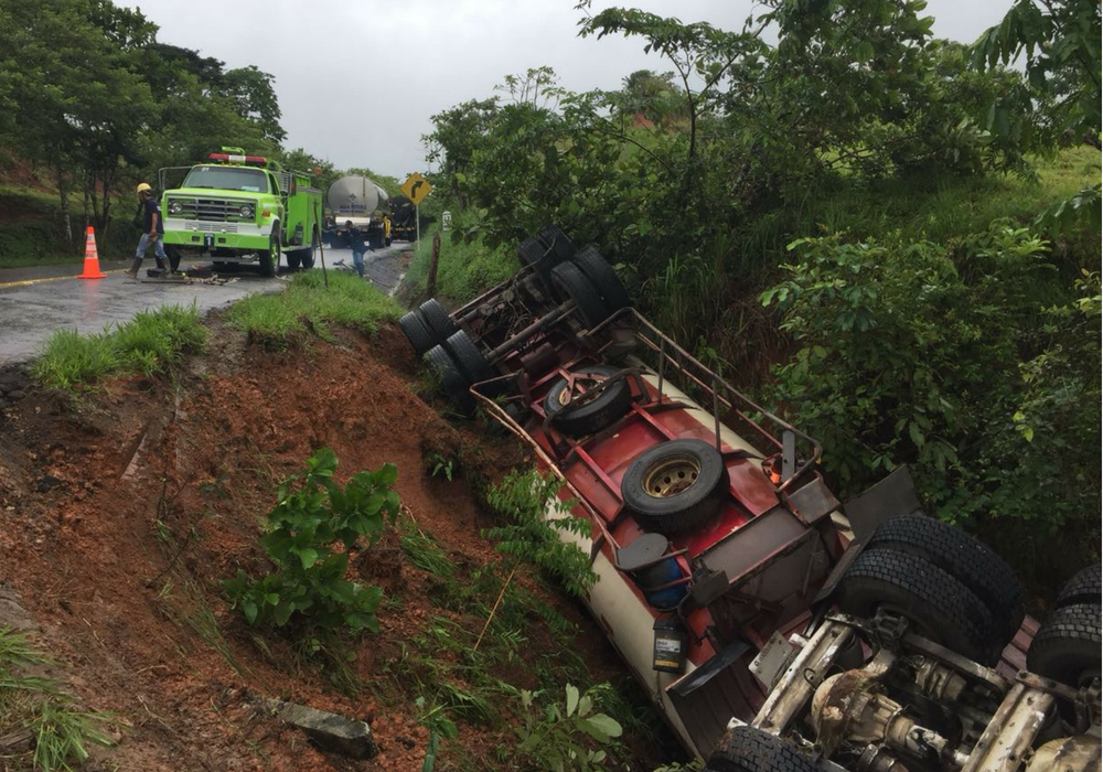 CORPOAMAZONIA atiende contingencia por derrame de diluyente para hidrocarburos en Caquetá