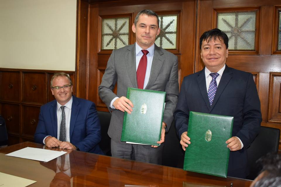 CORPOAMAZONIA y el Centro Nacional de Investigación e Innovación Agrícola de Hungría –NAIK firman Memorando de Entendimiento en beneficio del sector agrícola y ambiental