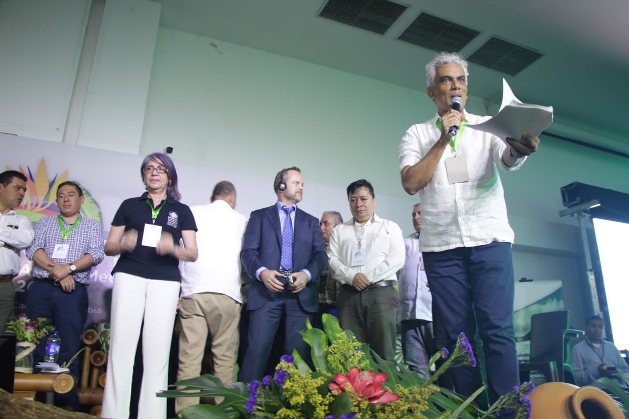 Gobernaciones y Autoridades Ambientales de la Amazonia firman pacto por el Clima y los Bosques de la región