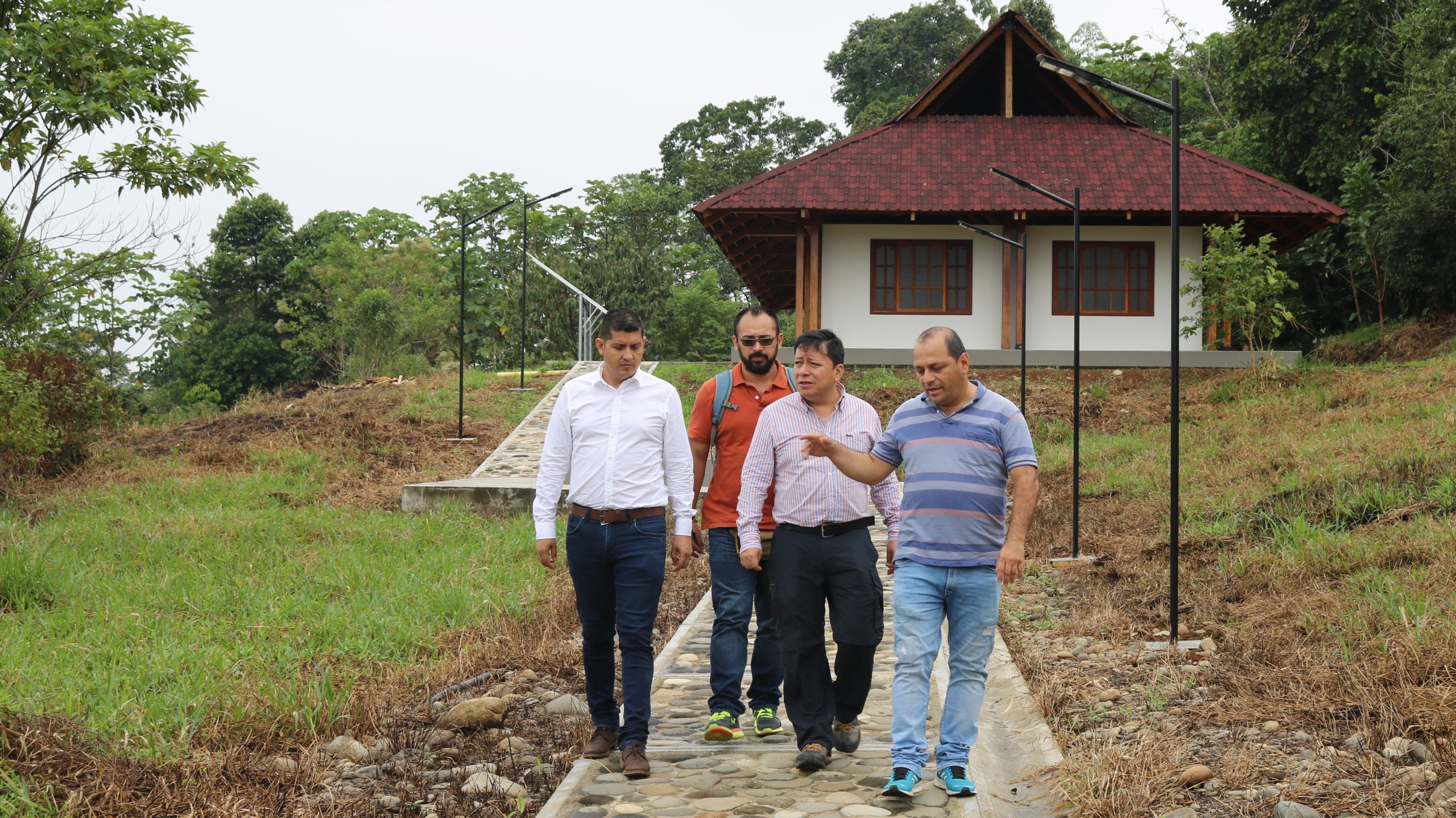 Director General de Corpoamazonia realiza seguimiento a obra de infraestructura en zona de frontera de la jurisdicción