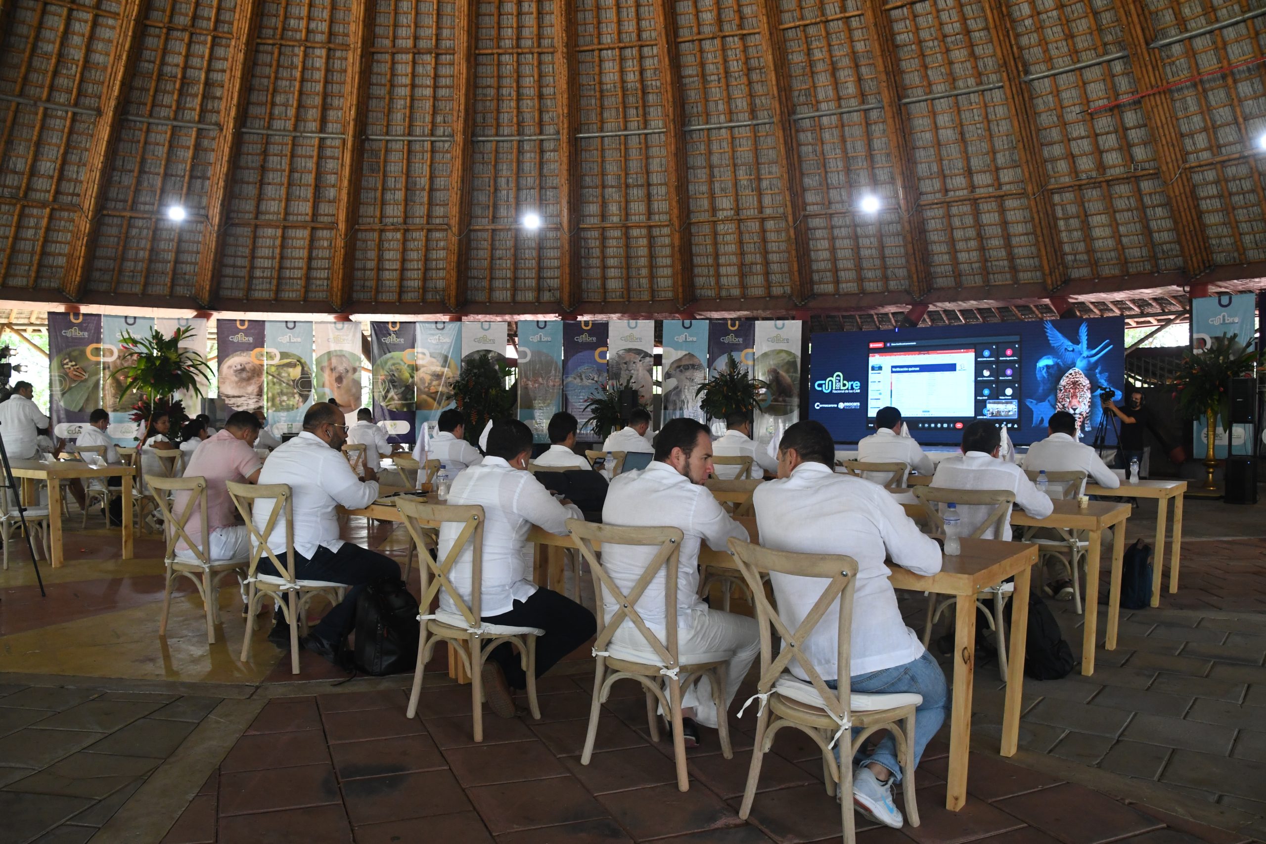 CUMBRE DE LAS CAR EN VILLAVICENCIO – META